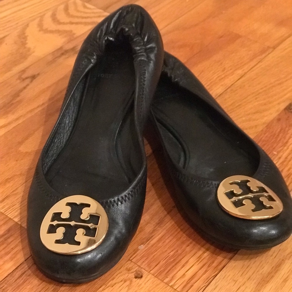 Classic Tory ballet flats